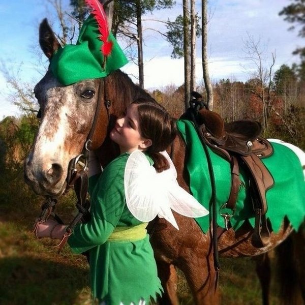 cool-Halloween-costumes-for-horses-and-riders-peter-pan