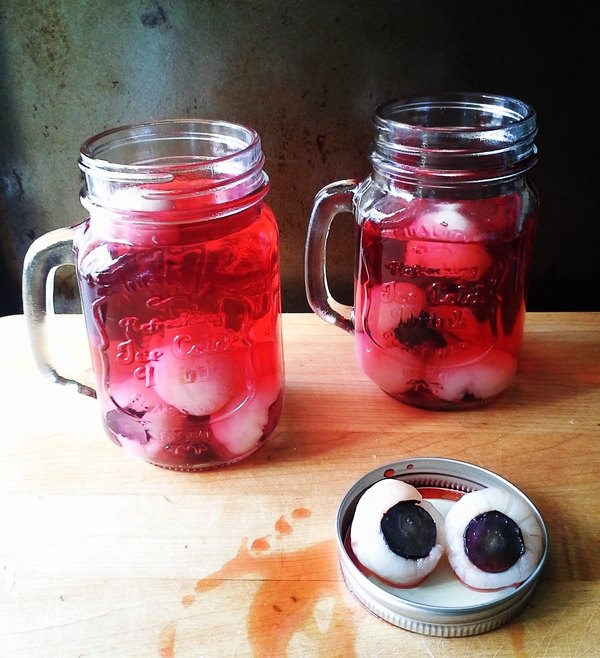 halloween-party-drinking-games-for-adults-mason-jars 