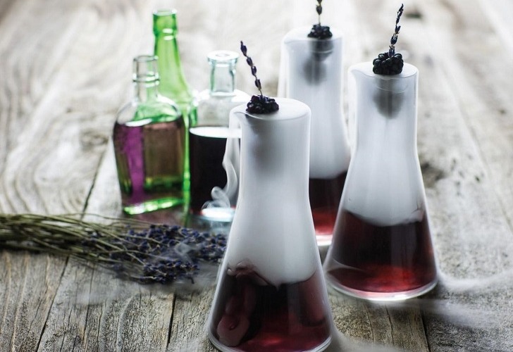 halloween-party-drinking-games-for-adults-smoking-halloween-shots-mr-hyde-cocktail