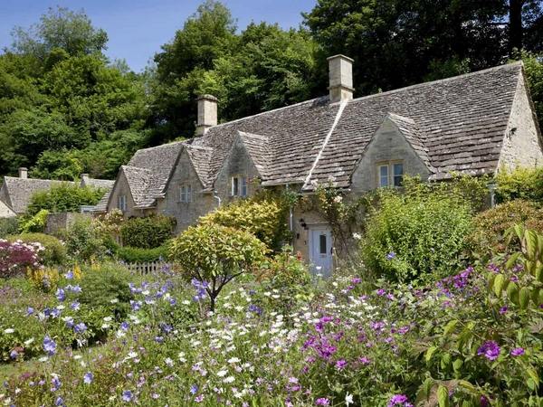 how to design a English cottage gardens ideas