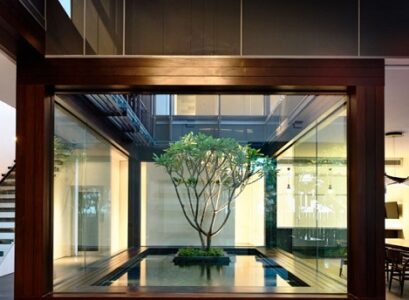 interior-gardens-contemporary-home-design-ideas-glass-atrium