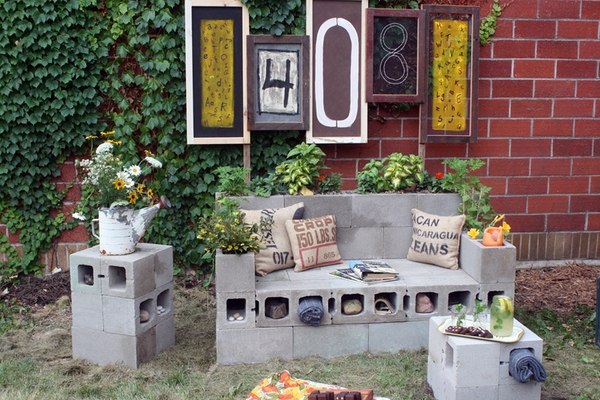 unique-cinder-block-patio-furniture-ideas-concrete-block-bench-side-tables