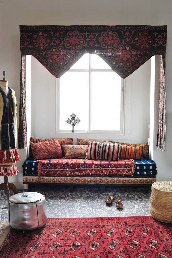 Boho-room-decor-ideas-ethnic-boemian-style-living-room-furniture 