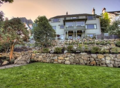 Boulder-retaining-wall-design-how-to-build-a-boulder-retaining-wall-garden-wall-ideas-landscape