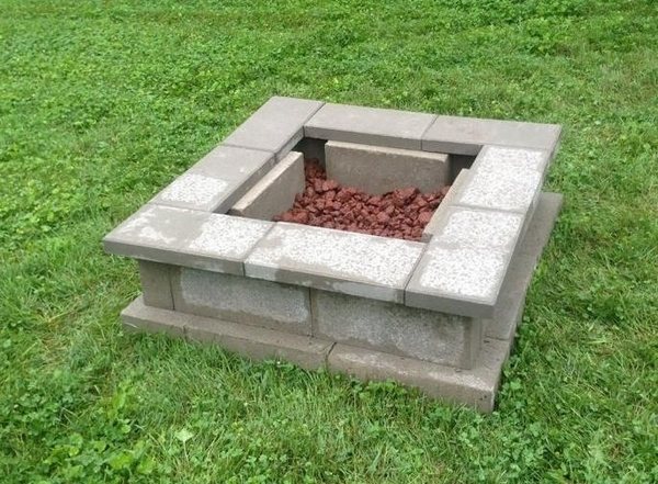 cinder-block-fire-pit-DIY-firepit-ideas-DIY-outdoor-fireplace