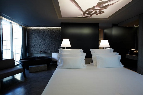 master -bedroom-ceiling-design-ideas-black-and-white