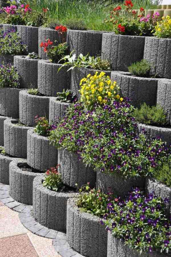 retaining wall ideas cinder block concrete planter boxes 