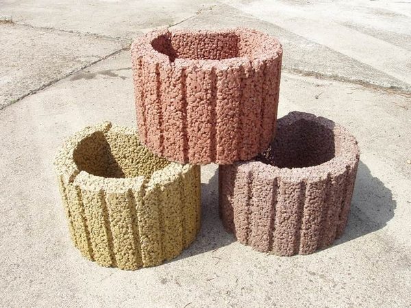 retaining wall ideas cinder block concrete planters 