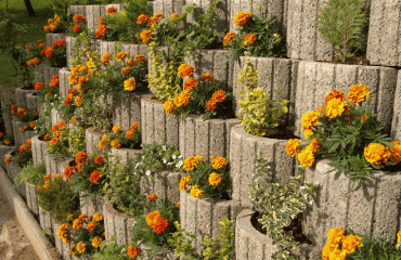 retaining-wall-ideas-planter-boxes-concrete-planters-blooming-flowers