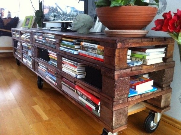 diy-pallet-bookshelf-ideas-upcycle-pallet-wood-ideas