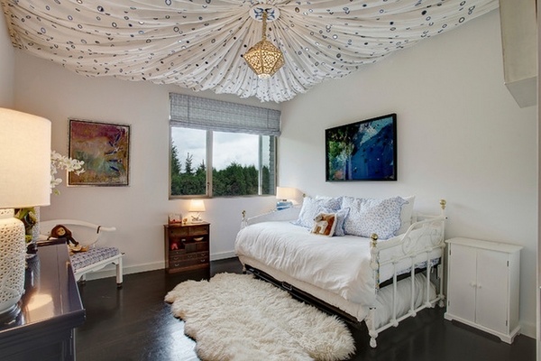 kids bedroom-decorations-ceiling-design-ideas-draped-string-lights