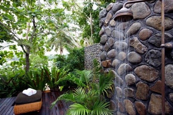stone wall tropical decor