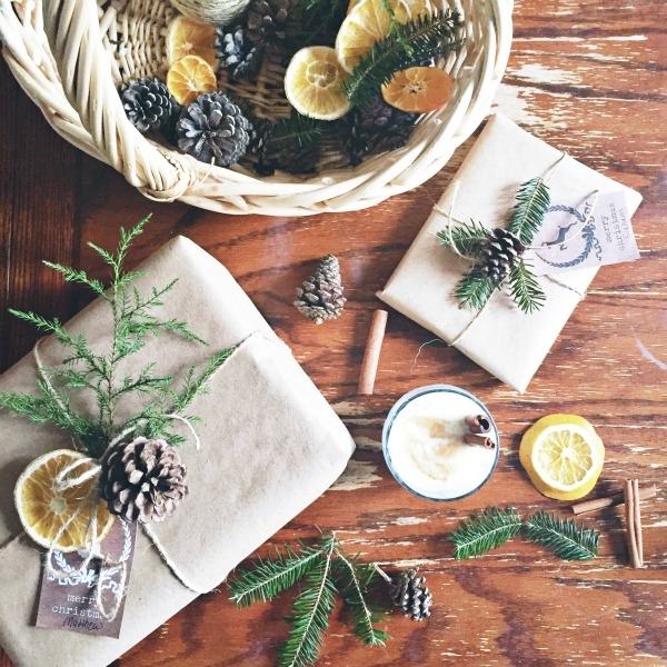 diy-christmas-gift-wrapping-ideas-natural-materials-brown-paper-pine-cones-twigs-dried-fruits