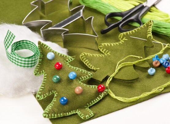 felt-christmas-ornaments-diy-christmas-decoration-ideas-diy-christmas-tree-ornaments