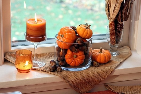 Living Room Window Sill Decporated For Fall