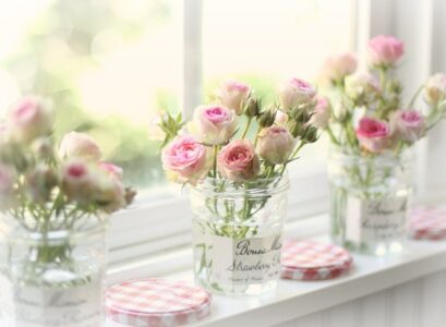 Window-sill-decoration-ideas-romantic-decoration-ideas-flowers