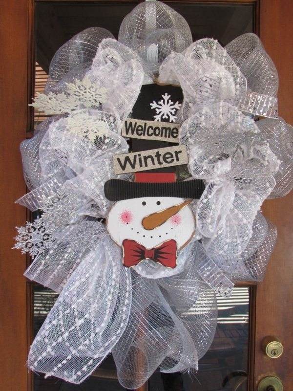 winter-wreaths-ideas-diy-deco-mesh-christmas-wreath-snowman-wreath-ideas