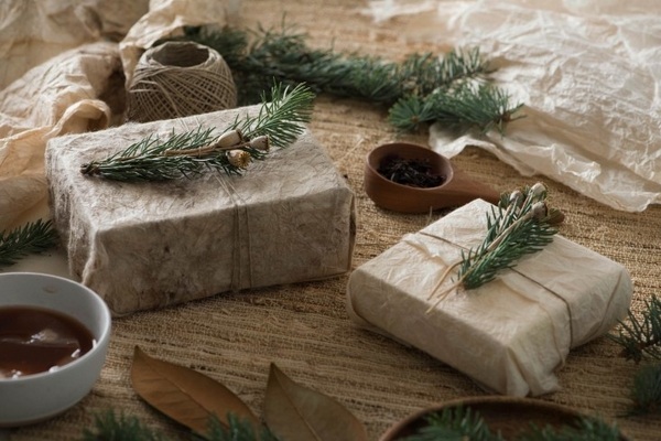 awsome-diy-christmas-gift-wrapping-ideas-natural-materials-gift-toppers-ideas