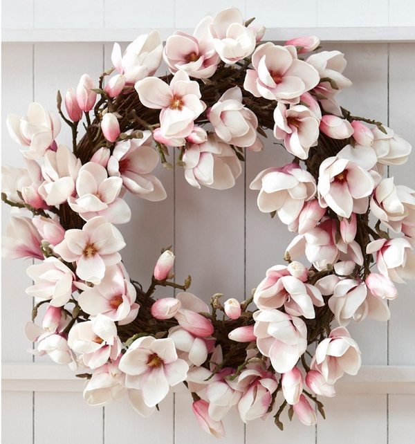 How to make a magnolia wreath - festive home decorating ideas