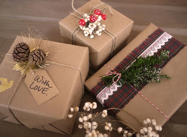 holiday-christmas-gift-wrapping-ideas-diy-natural-materials-gift-toppers-ideas