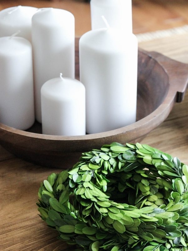 how to decorate with boxwood wreaths