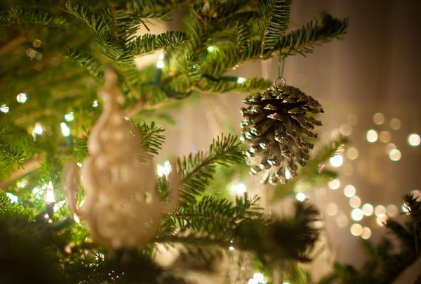 real-christmas-trees-decorating ideas diy-christmas-decoration