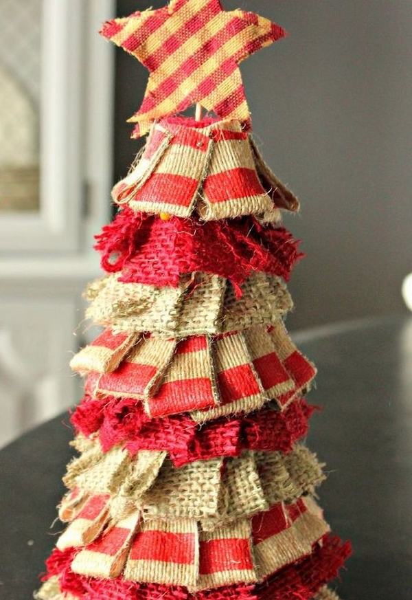 rustic-burlap-christmas-tree-christmas-decorations-crafts-diy-holiday-decor-ideas