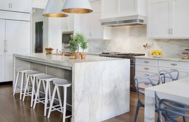 waterfall-countertop-design-ideas-white-kitchen-cabinets-modern-pendant-lamps