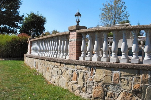 Deck balusters - types, materials, design styles and ...