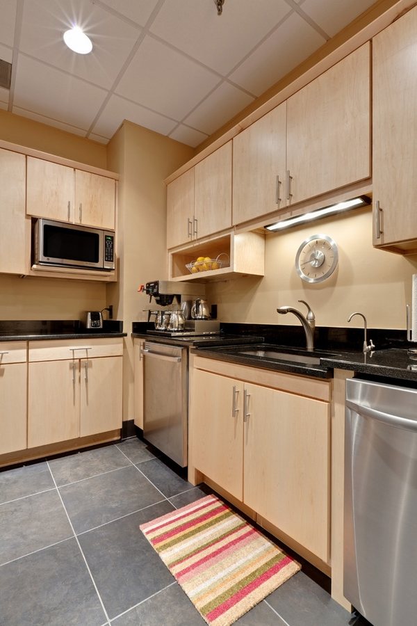 Maple cabinets – a good choice for elegant and modern kitchen cabinets