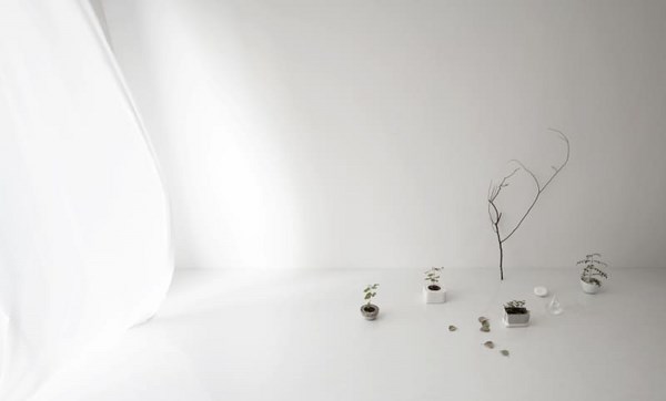 minimalist interior design decor ideas jun murata leaden wall in white space renovation