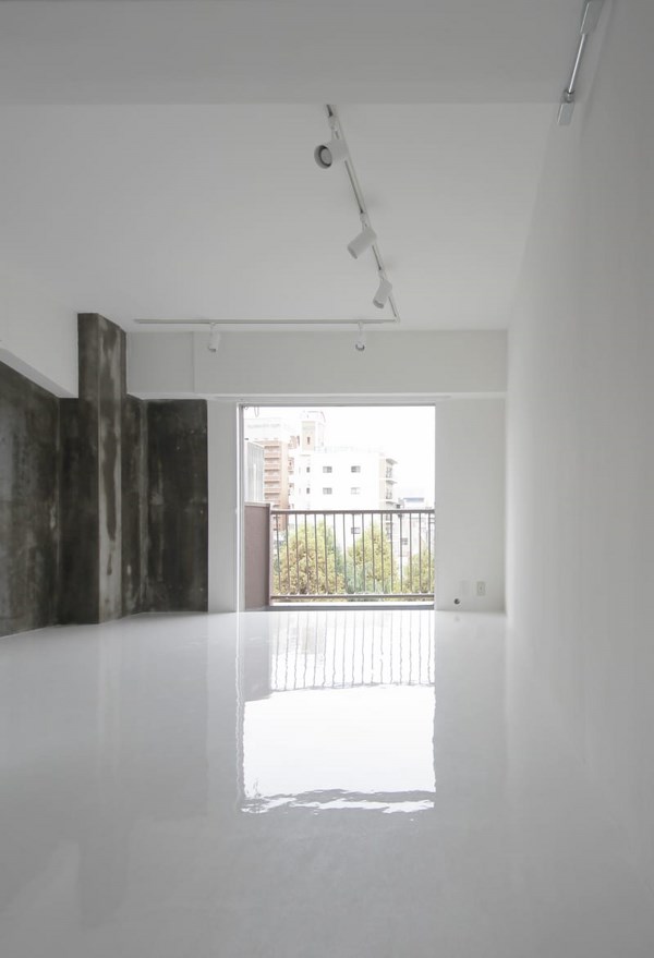 minimalist interior design jun murata leaden wall in white space renovation