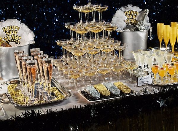 new years eve party decorations ideas glamorous table setting buffet table 