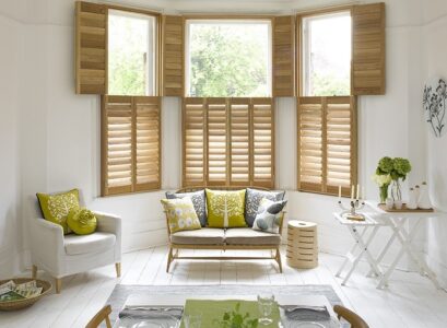 bay-window-shutters-tier-on-tier-shutters-for-bay-windows-living-room-decorating-ideas