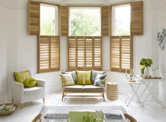 bay-window-shutters-tier-on-tier-shutters-for-bay-windows-living-room-decorating-ideas