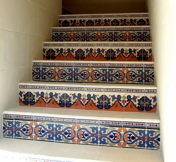 how to decorate interior staircase