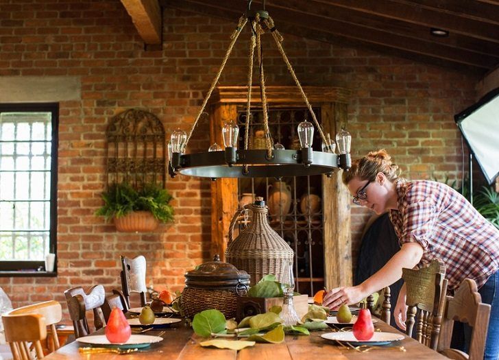 rustic light fixtures dining room decoration brick wall black metal chandelier