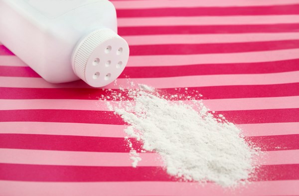 HHow-to-get-rid-of-ants-in-the-kitchen-baby powder