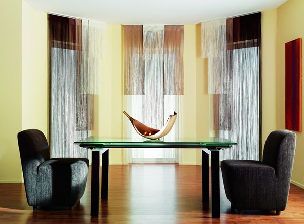 bay-window-curtains-ideas living room ideas black armchairs