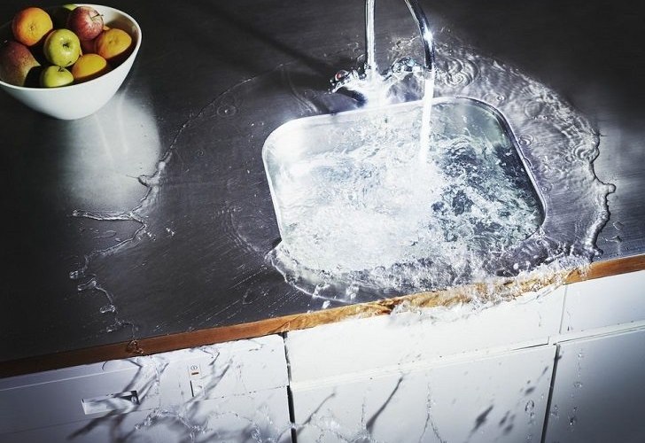 how-to-prevent-kitchen-sink-clogs-why-kitchen-sinks-get-clogged-what-items-cause-sink-clogs