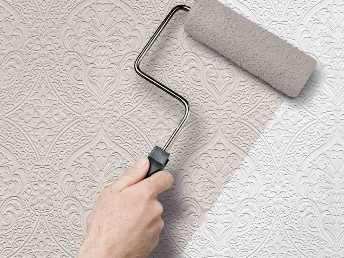 Painting over wallpaper – is it a good or a bad idea?