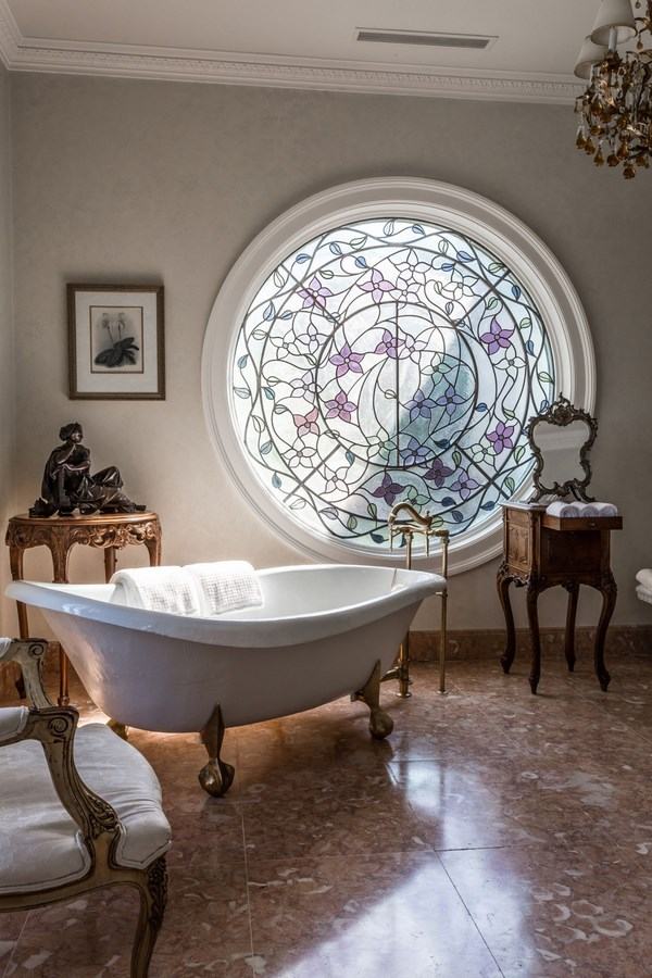 unique stained glass windows master bathroom decorating ideas 