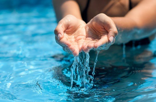 home pool salt water systems pros and cons maintenance tips how to test salinity levels