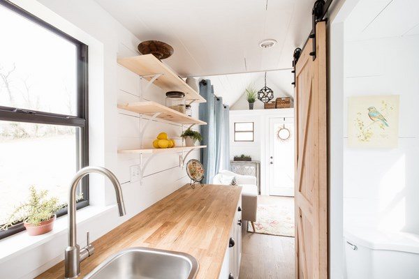 tiny-house-construction-modern-interior-design-space-saving-furntiture