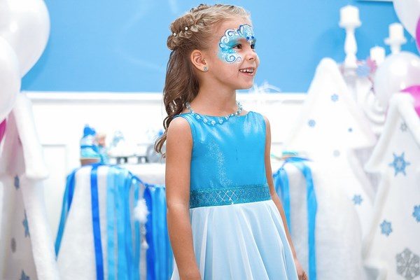 Frozen birthday party theme costumes decorations