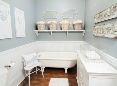 clawfoot-tub-wall-mounted-shelf-bathroom-storage-ideas