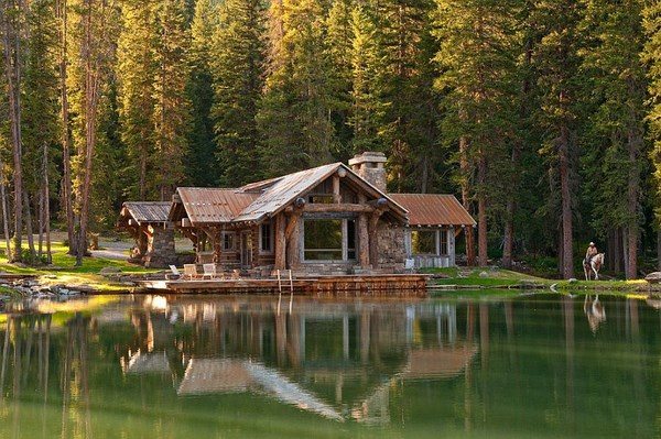 lake cabin retreat exterior panoramic view