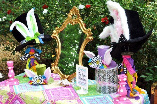 Alice in Wonderland Mad Hatter tea party decorating ideas