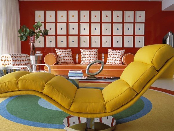 Analogous color scheme in living room red orange orange yellow orange