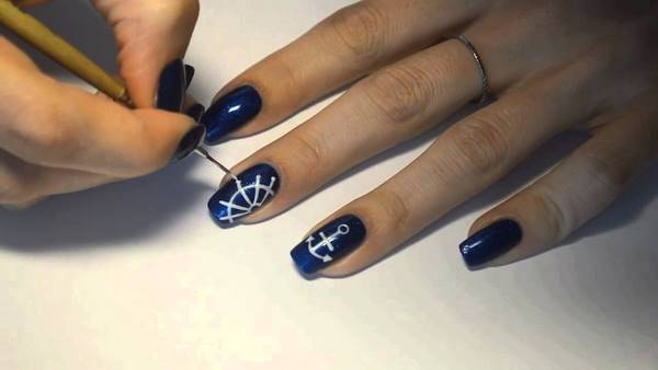 DIY maritime nails blue base color
